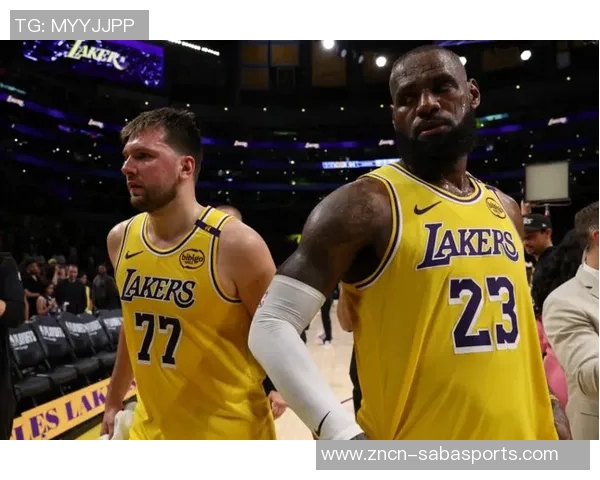 詹姆斯专注精神引领球队AD称其对教练和队友要求严格